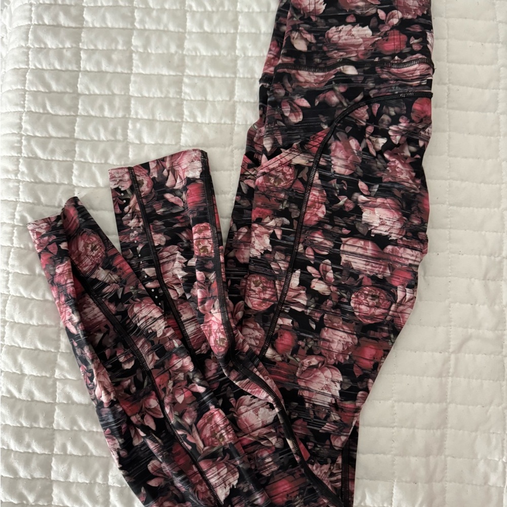 Lululemon size 2 fast and free never worn
